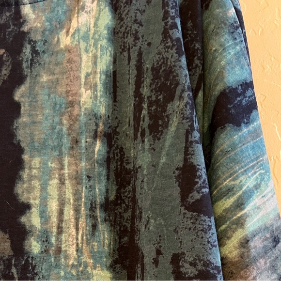 LuLaRoe Teal Print Dolman Sleeve Top - Picture 8 of 13